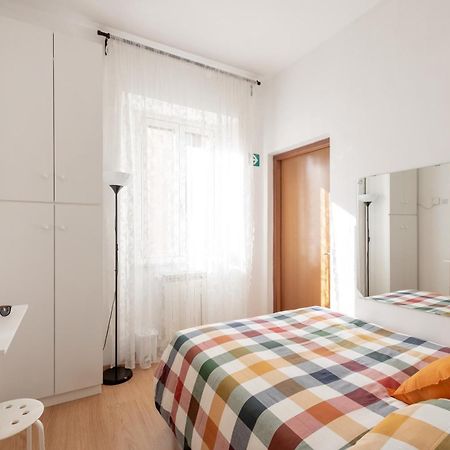 Central Little Basic Apartment Рим Екстериор снимка