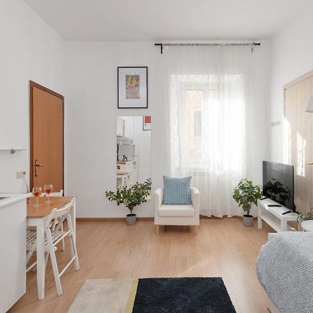 Central Little Basic Apartment Рим Екстериор снимка