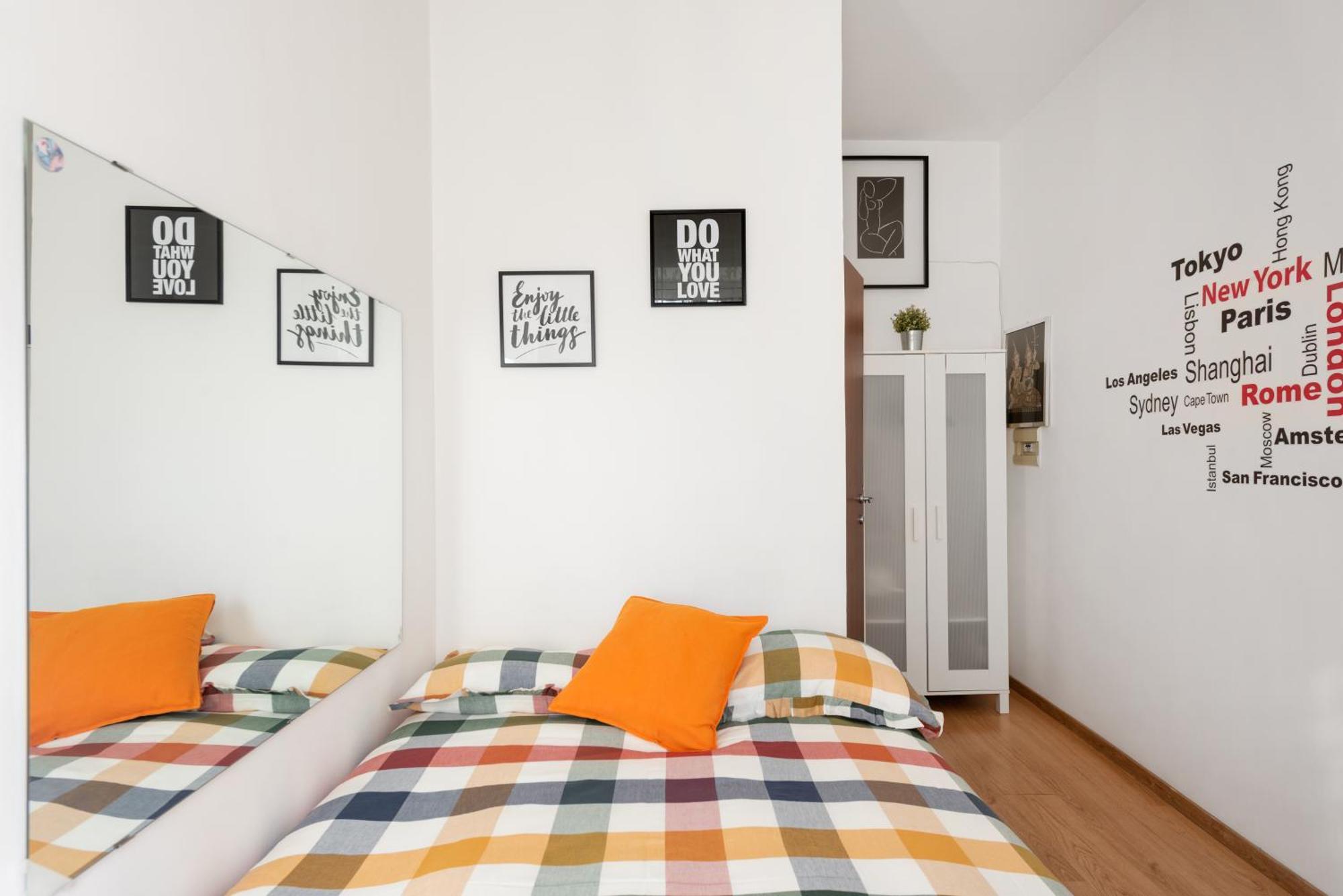 Central Little Basic Apartment Рим Екстериор снимка