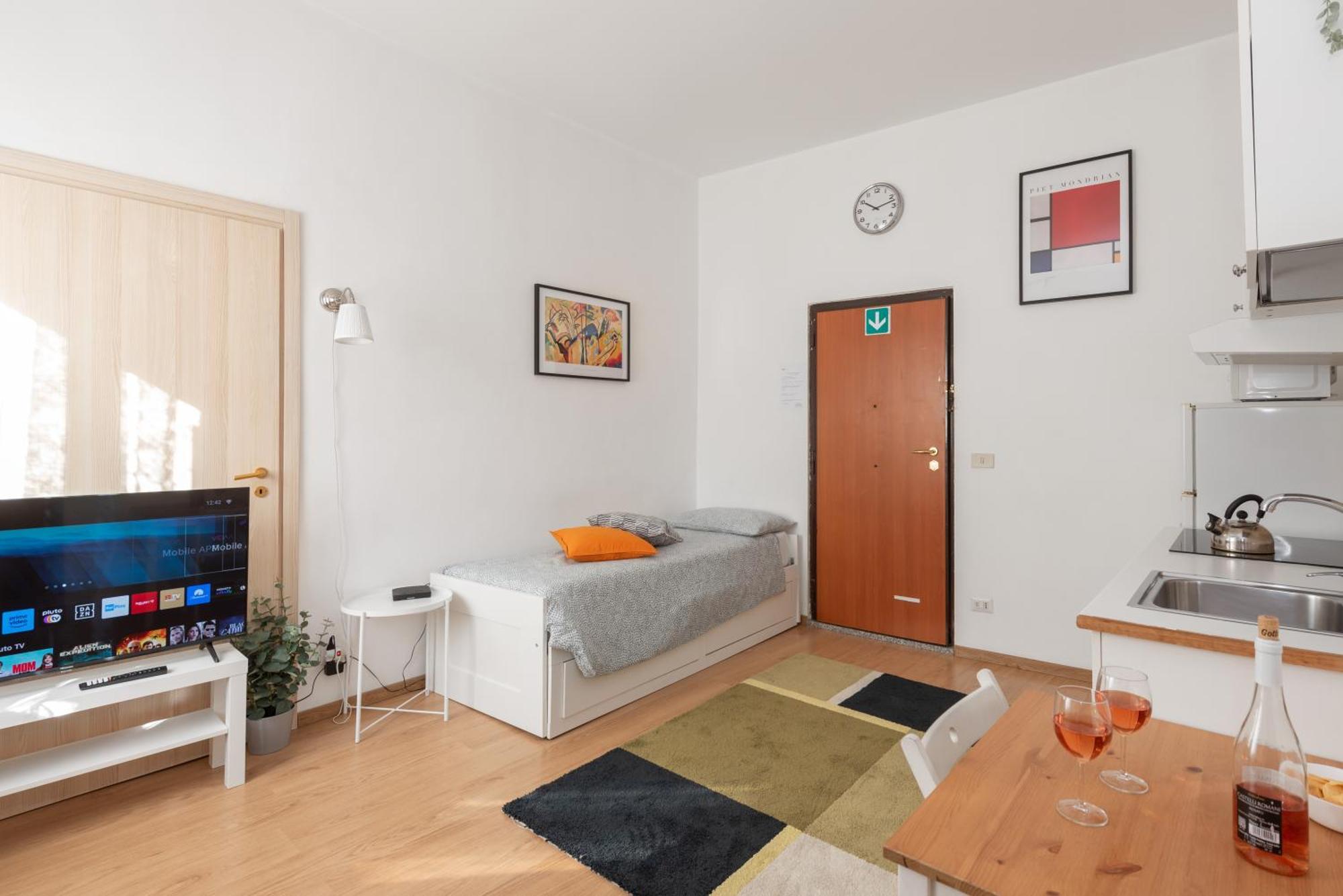 Central Little Basic Apartment Рим Екстериор снимка